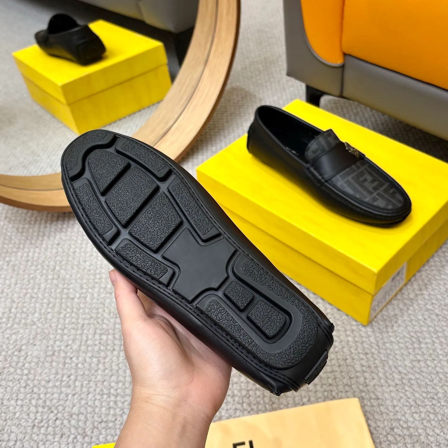 Men's shoes 💰420 [FENDI Fendi] 2⃣️0⃣️2⃣️5️⃣New Milan men's fashion lazy catwalk style ✅ fashionable casual beanie shoes, imported calfskin fabric, super smooth texture, sweat-absorbent and breathable, (sheepskin lining). Metal LOGO on the shoe body, Medusa avatar, irregular avatar, high-end craftsmanship logo✅ French Loft set foot design style 👟Low-key and elegant, great on-foot effect... Men's shoe size: 38-46 (4-12)
